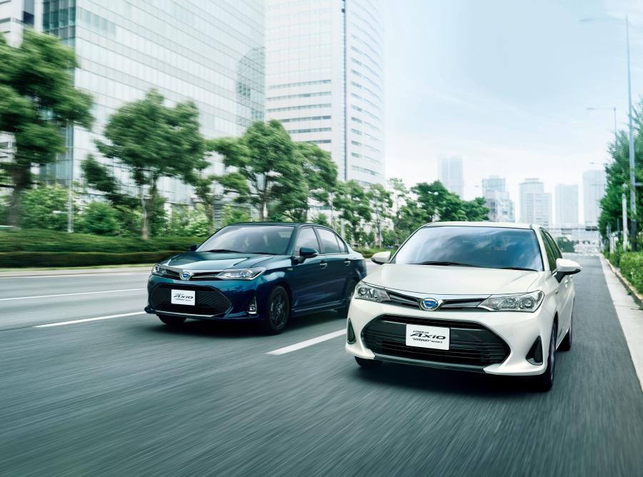  Toyota Corolla Axio Hybrid G 2017 года  (фото 3 из 8)